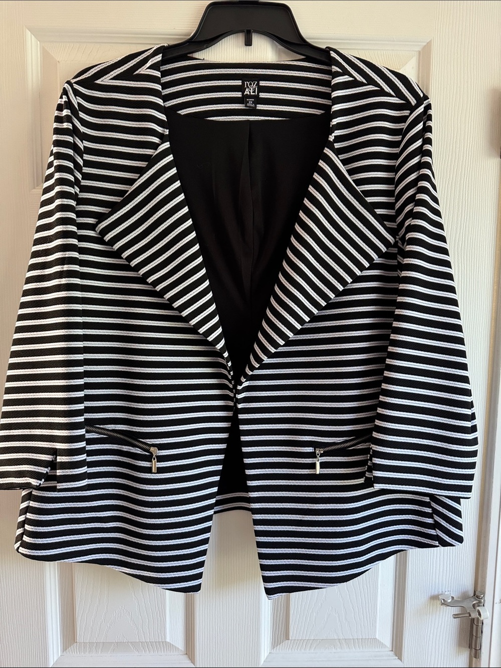 Roz & Ali Black and White Striped Open-Front Blazer